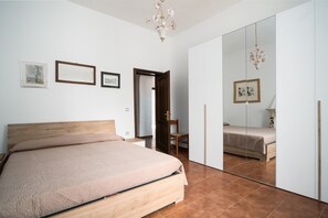 3 quartos, ferros/tábuas de passar roupa, Wi-Fi, roupa de cama