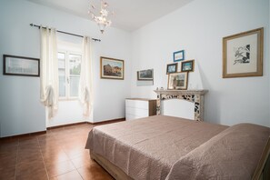 3 quartos, ferros/tábuas de passar roupa, Wi-Fi, roupa de cama