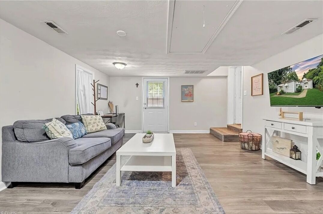 Charming apartment with AC and WiFi in beautiful Portsmouth
