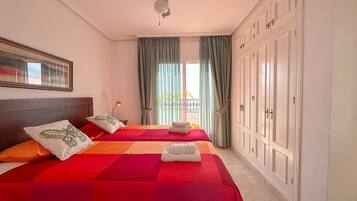 4 bedrooms, iron/ironing board, free WiFi, bed sheets