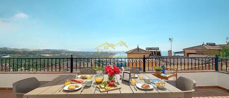 تناول الطعام بالخارج