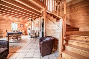 Interior - Chalet 'Familial - Le Laquis' with Mountain View, Private Terrace and Wi-Fi (Morillon)
