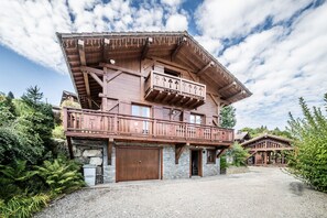 Exterior - Chalet 'Familial - Le Laquis' with Mountain View, Private Terrace and Wi-Fi (Morillon)