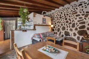 Dining - 'Casa Rural La Cuadra' with Sea Views, Private Terrace and Wi-Fi (Hermigua)