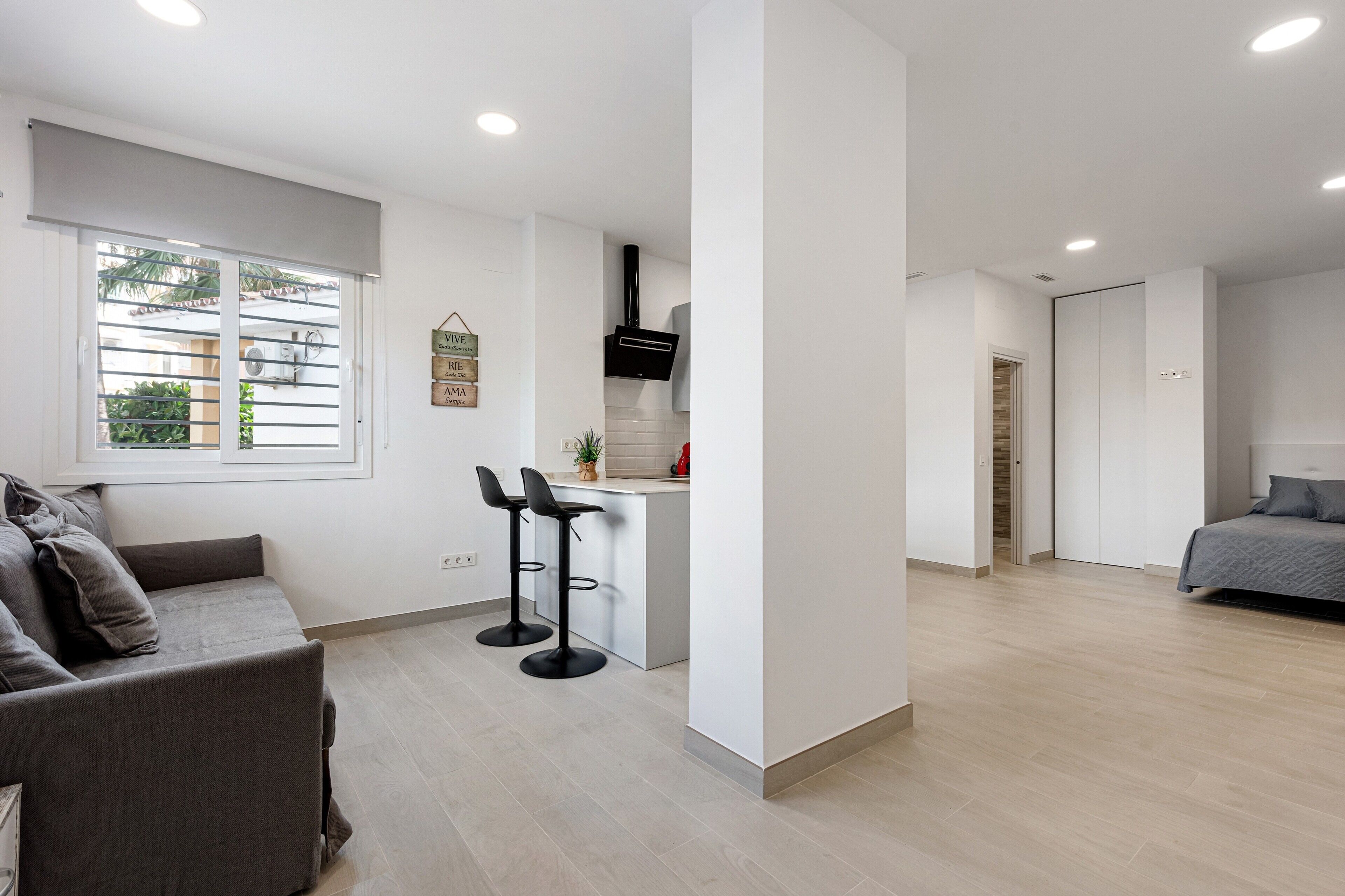 Studio Apartment 'Apartamentos Sealmar 1' With Shared Pool, Wi-fi And Air Conditioning - Malaga, Espagne