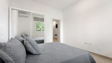 1 slaapkamer, een strijkplank/strijkijzer, gratis wifi, beddengoed