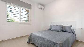 1 slaapkamer, een strijkplank/strijkijzer, gratis wifi, beddengoed