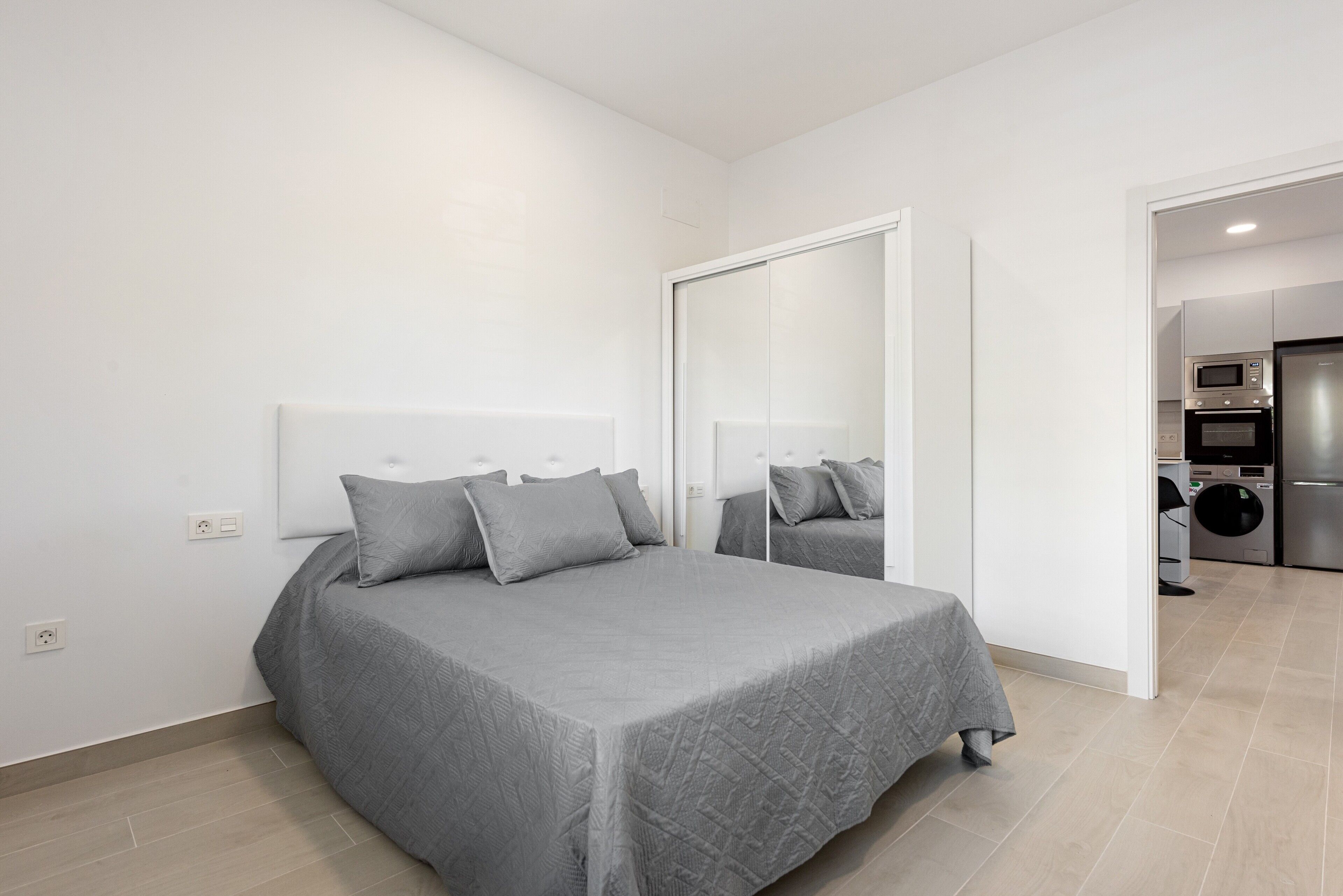 1 slaapkamer, een strijkplank/strijkijzer, gratis wifi, beddengoed