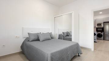 1 slaapkamer, een strijkplank/strijkijzer, gratis wifi, beddengoed