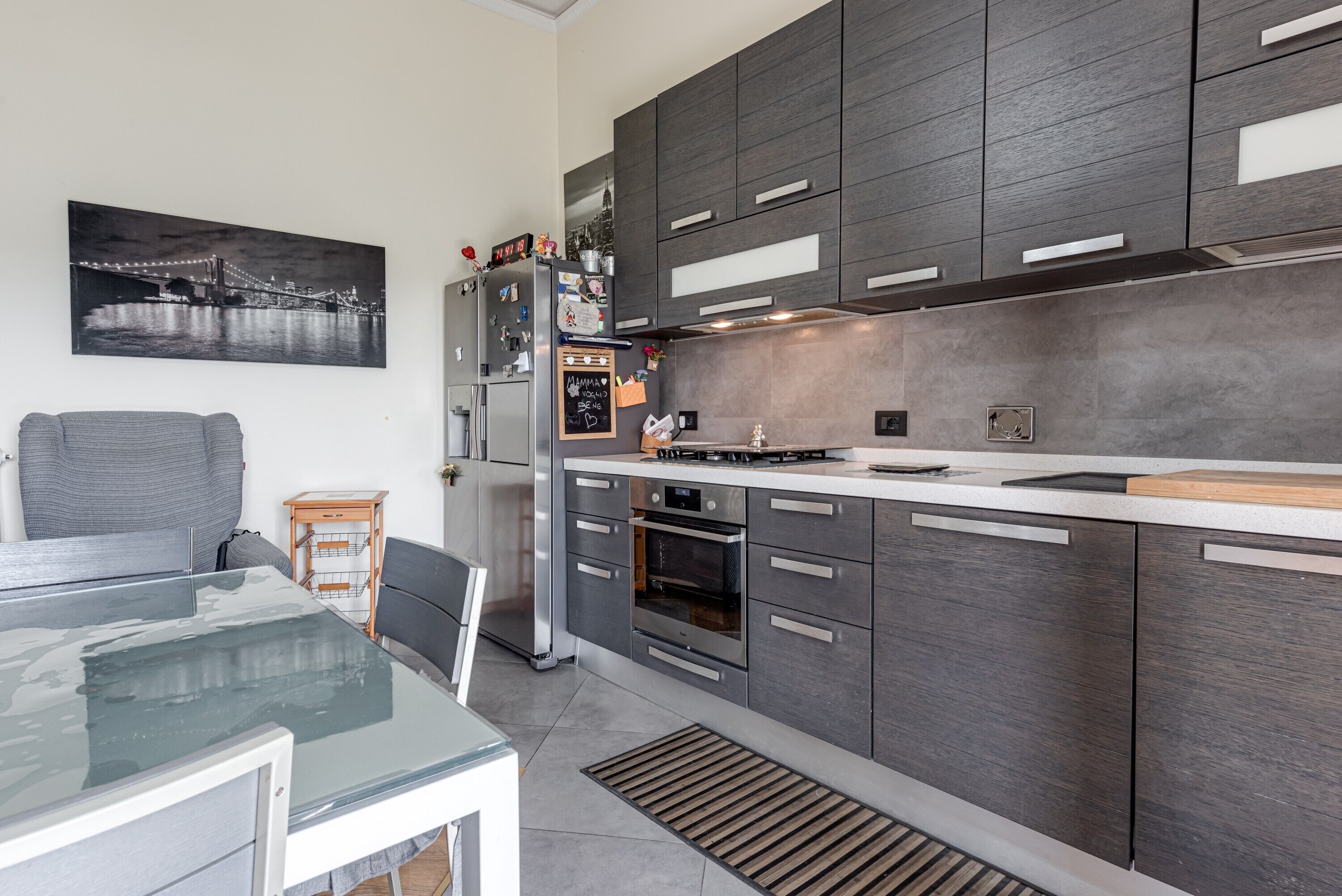 Frigorifero, microonde, forno, piano cottura