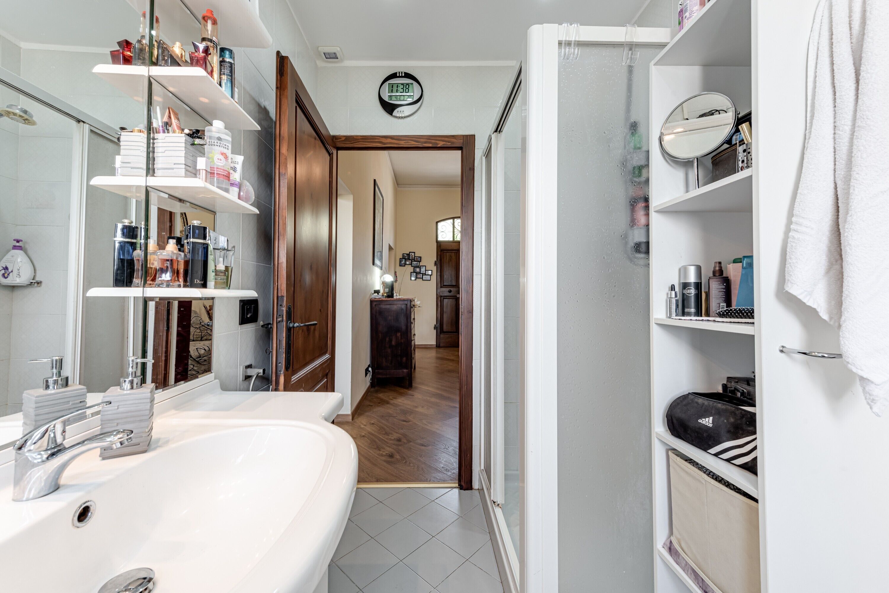 Dusche, Haartrockner, Handtücher