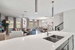 Smart TV - Dream Estate | 8BR Villa with Pool & Spa (Davenport)