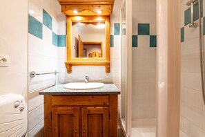 Een douche, een haardroger