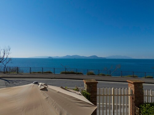 Appartamento 'Da Nonna Tina Vistamare' con vista mare e giardino privato