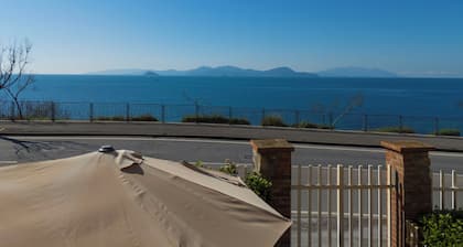 Ferienwohnung 'Da Nonna Tina Vistamare' mit Meerblick und Privatem Garten
