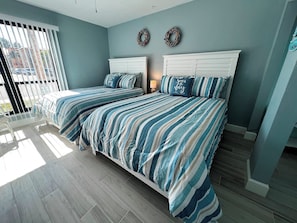 2 bedrooms, iron/ironing board, free WiFi, bed sheets - Runaway Bay 169 - Beach, bay, pool and gym (Bradenton Beach)