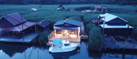 المنشأة من الخارج