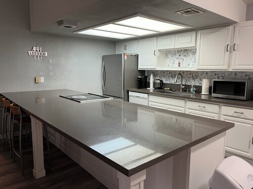 Charming 3-Bedroom Home Near
River & Family Fun! 