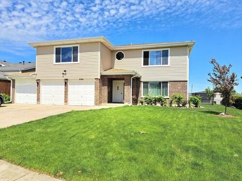 Updated 2bdrm Condo - Walk to Train!