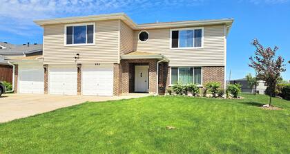 Updated 2bdrm Condo - Walk to Train!