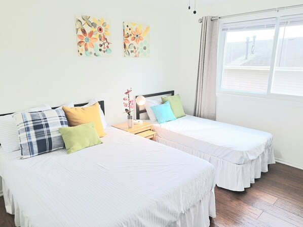 2 slaapkamers, een bureau, een strijkplank/strijkijzer, gratis wifi