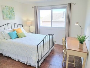 2 slaapkamers, een bureau, een strijkplank/strijkijzer, gratis wifi