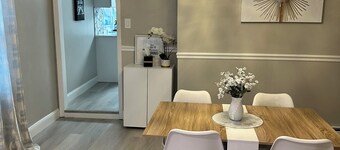 Newly Renovated Luxury 2-BD 2-BA house, AC, WiFi. Mins to NYC, EWR, Newark Distr