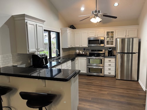 Charming 3-bedroom house with AC and WiFi in fabulous Jupiter, close to beaches