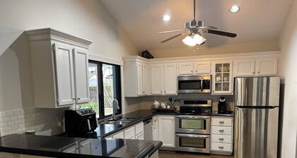 Charming 3-bedroom house with AC and WiFi in fabulous Jupiter, close to beaches