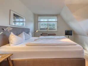 3 Schlafzimmer, Zimmersafe, Schreibtisch, Bügeleisen/Bügelbrett