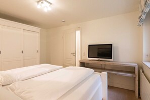 2 Schlafzimmer, Zimmersafe, Bügeleisen/Bügelbrett, WLAN