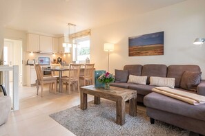 Fernseher, DVD-Player, Stereoanlage