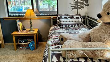 3 bedrooms, desk, iron/ironing board, travel crib