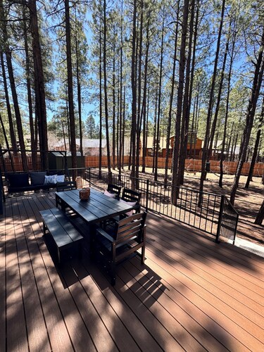 Ponderosa Place in Pinetop - Family & Dog Friendly, Tranquil Backyard