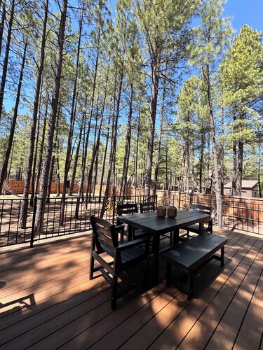 Ponderosa Place in Pinetop - Family & Dog Friendly, Tranquil Backyard