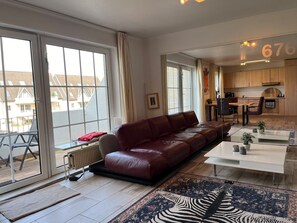 Unclassified image, 4 of 20, button - Fewo1846 - Wellenrausch Koje 676 / Studio-app. mit Balkon im 2. OG - Strandresidenz (Harrislee)