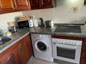 Fridge, toaster, cookware/dishes/utensils - NEW 2 BEDROOMS LAS GALLETAS (ARONA)