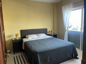 2 quartos, acesso à internet, roupa de cama