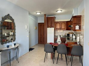 Fridge, toaster, cookware/dishes/utensils - NEW 2 BEDROOMS LAS GALLETAS (ARONA)