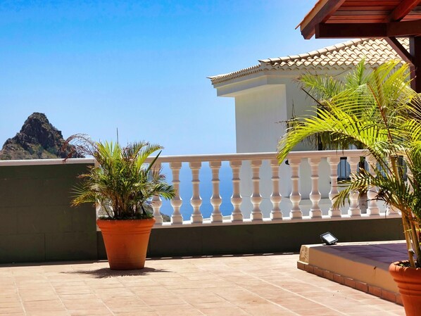 Terrace/patio - Happiness Chalet with Heated Swimming Pool (Costa Adeje)