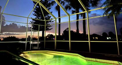 Peaceful 2-bedroom house with Pool, hot tub, and Lakeview