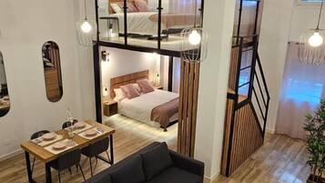 2 slaapkamers, een strijkplank/strijkijzer, internet, beddengoed