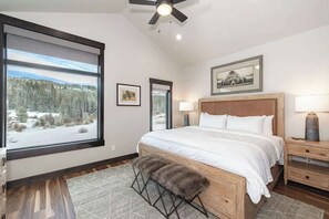 4 bedrooms, iron/ironing board, travel cot, WiFi