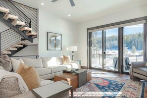 Téléviseur, foyer, jeux vidéo, chaîne audio