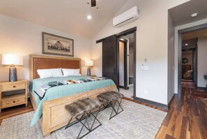 4 habitaciones, tabla de planchar con plancha, cuna de viaje y wifi 