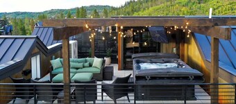 Pano Views | Hot Tub | Entertainment