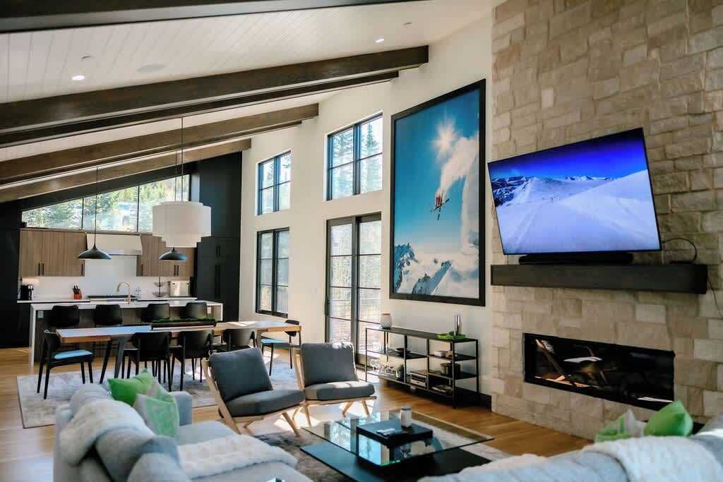 テレビ、暖炉、テレビゲーム、書庫