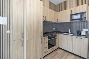 Kühlschrank, Mikrowelle, Ofen, Geschirrspüler