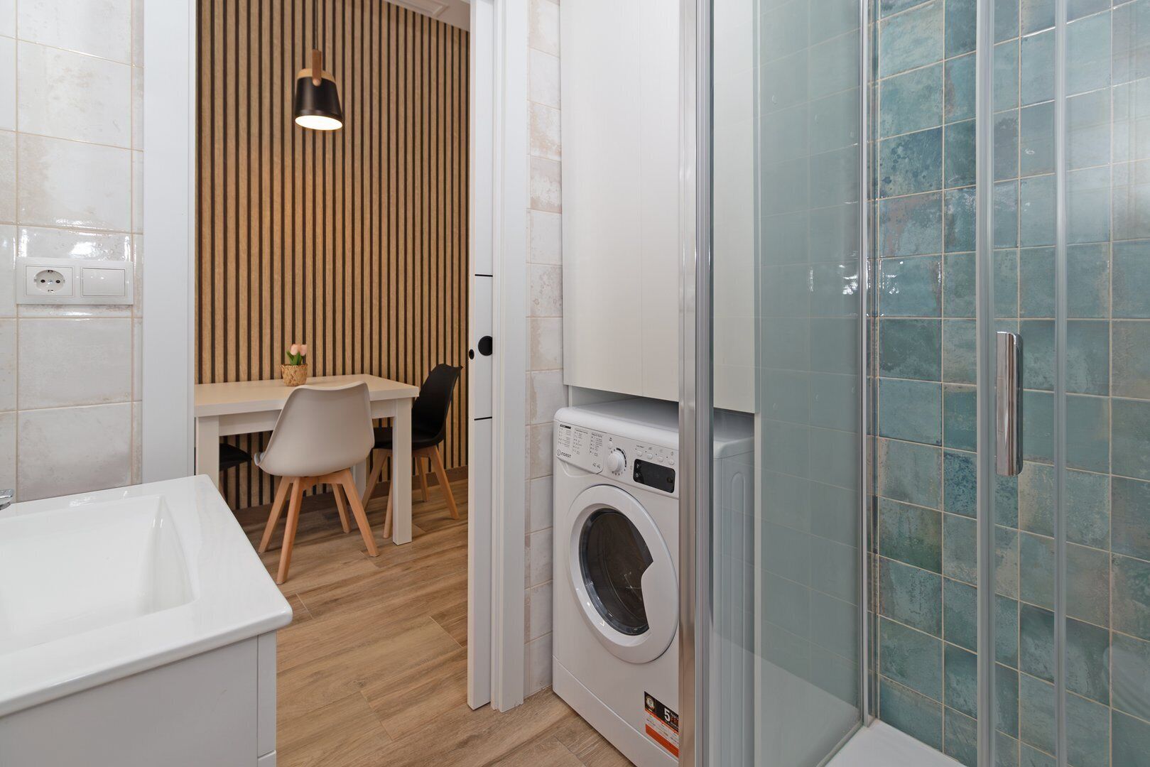 淋浴设施、吹风机、毛巾、肥皂