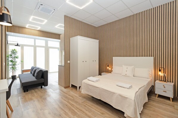 1 sovrum, skrivbord, strykjärn/strykbräda och internet